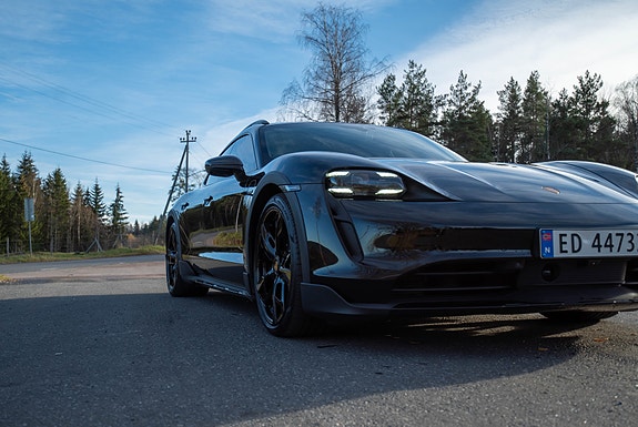 Porsche Taycan 7 of 24
