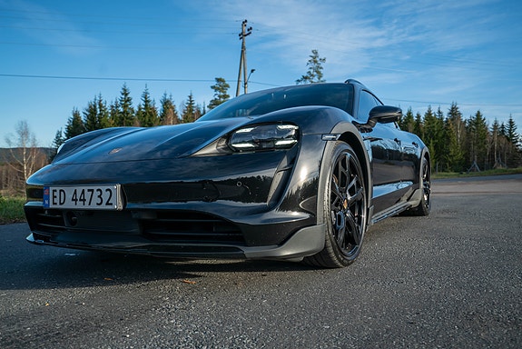 Porsche Taycan 9 of 24