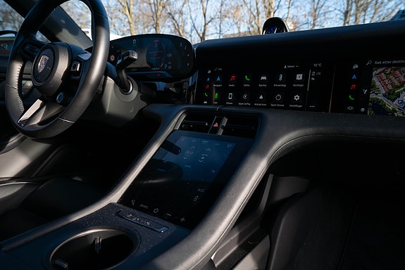 Porsche Taycan 12 of 24