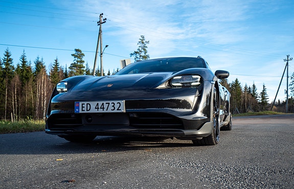 Porsche Taycan 10 of 24