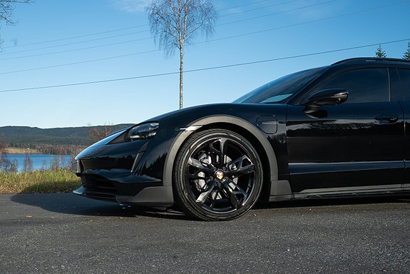 Porsche Taycan 6 of 24