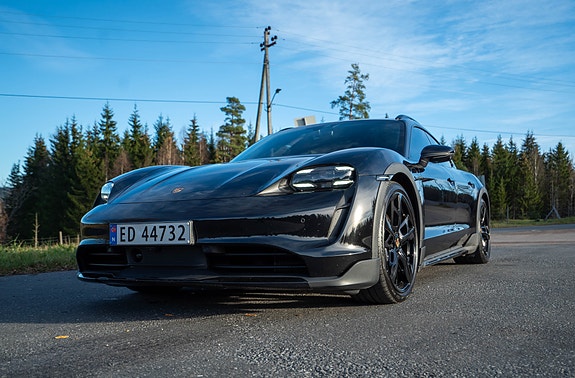 Porsche Taycan 8 of 24