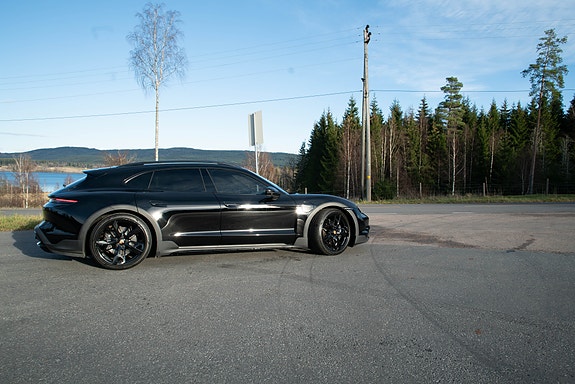 Porsche Taycan 23 of 24