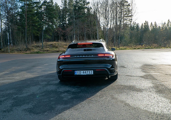 Porsche Taycan 19 of 24