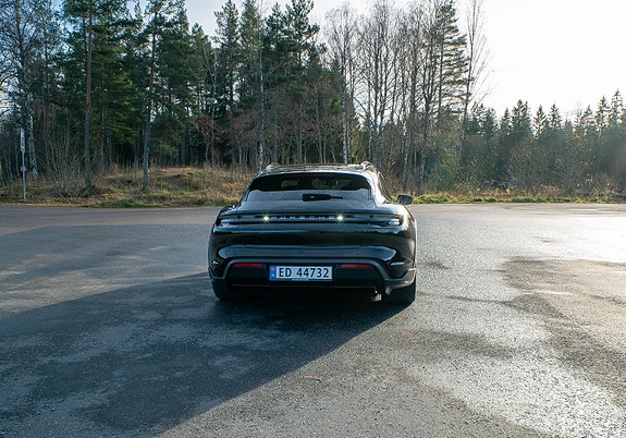 Porsche Taycan 22 of 24