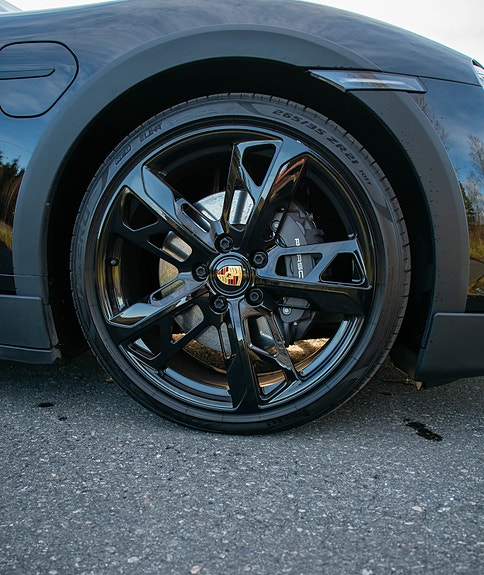Porsche Taycan 14 of 24