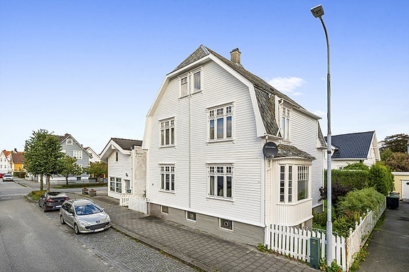 Stephan Erichsen v/EiendomsMegler1 har gleden av å presentere Karlsminnegata 76 for salg.