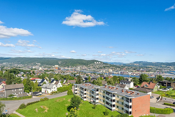 Utsikt fra balkong over Drammenselven