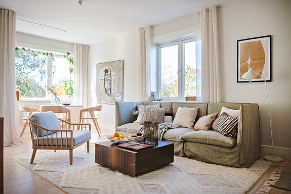 Stor lys endeleilighet med vinduer fra 3 sider av leiligheten