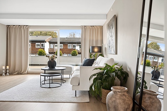 Velkommen inn til ditt nye hjem! Stor leilighet med 3 soverom på Tjensvoll. Leiligheten har flere moderniseringer siden 2015-2024 og gir et godt helhetsinntrykk.