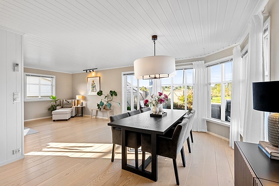 Michael R. Myhre presenterer Kompani Linges vei 35!