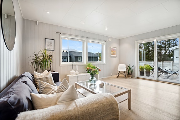 Velkommen til Thorshaugvegen 42, her presentert av Eiendomsmegler1 Rødbanken v/Wenche