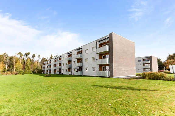 Åsenhagen 13 D - 3 roms andelsleilighet beliggende i byggets 2. etg. - Barnevennlig, rolig, solrik og sentral beliggenhet - Mulighet for leie av p-plass/ garasje*