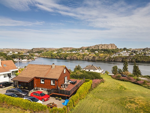 Telavågvegen 558 presenteres av EIE eiendomsmegling, ved Nikolai Tisthamar!