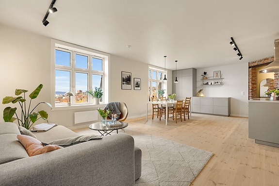 EiendomsMegler 1 v/ Mads Larsen har gleden av å ønske velkommen til Gardemoens gate 5! En totaloppusset og nydelig toppleilighet på Lilleby.