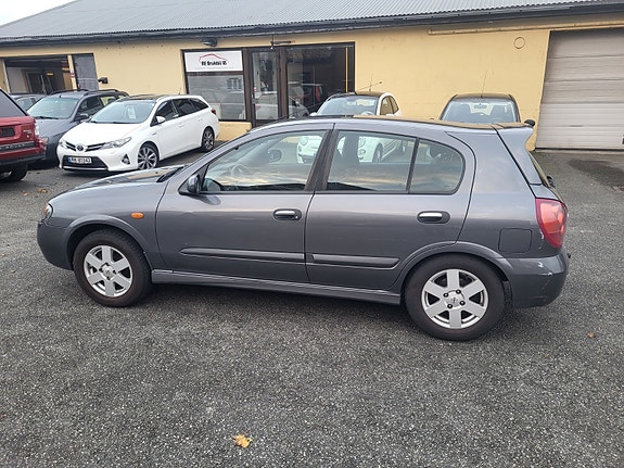 Nissan Almera 3 of 5