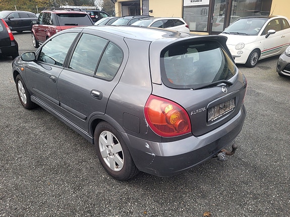 Nissan Almera 4 of 5