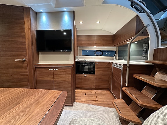Princess V40 8 of 19