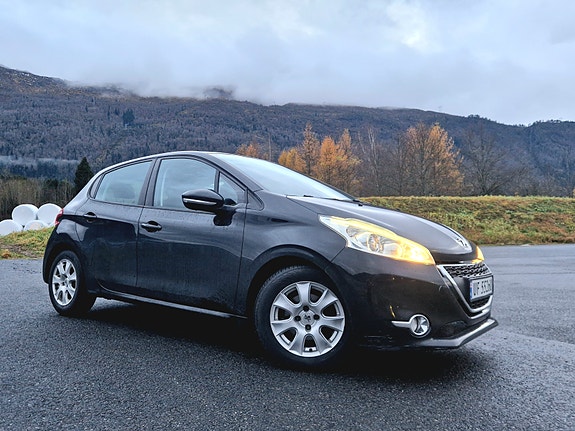 Peugeot 208 4 of 10