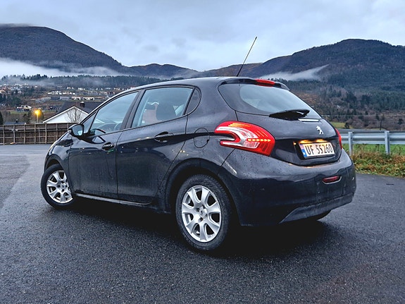 Peugeot 208 6 of 10