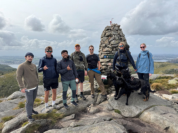 Bli en del av et team som verdsetter innovasjon, samarbeid og banebrytende teknologi.