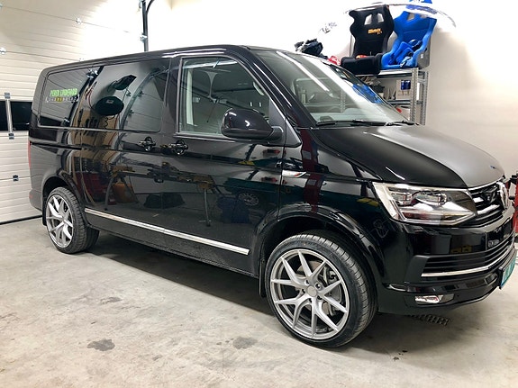 Volkswagen Caravelle 16 of 16