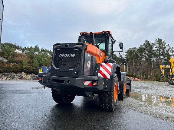 Doosan DL250-7 4 of 5