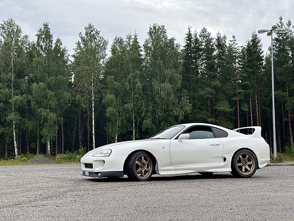 Toyota Supra 4 of 5