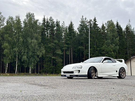 Toyota Supra 3 of 5