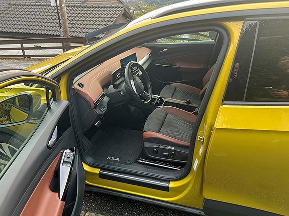 Volkswagen ID.4 2 of 5