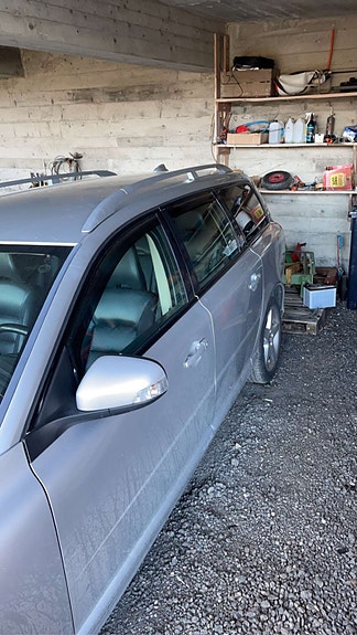Volvo V70 3 of 5