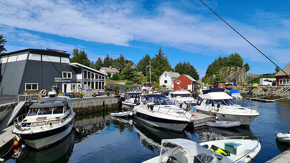 Værlandet Gjestehamn - kro og marina. Foto: Værlandet Gjestehamn.