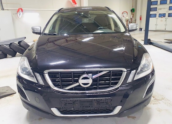 Volvo XC60 2 of 5