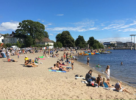 Hamar og en lang og idyllisk strandlinje til Mjøsa