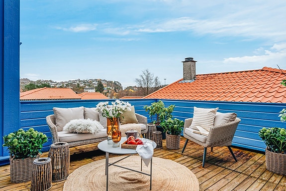 W Eiendomsmegling Bergen ved Christina Erstad og Benjamin Bødtker har gleden av å presentere Åsligrenda 67.