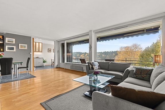 Velkommen til Skrabben 1D og denne flotte hjørneleiligheten over to plan.