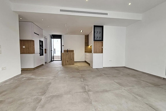 Stue med åpen kjøkkenløsning