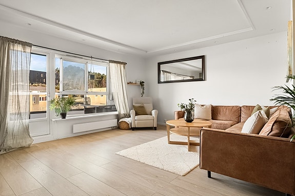 Aktiv Eiendomsmegling v/ Marius Hagen har gleden av presentere Åsane senter 17.