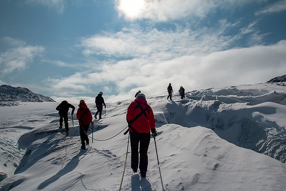 Tur til Finse: En gjeng valgte å gå isbre, mens andre syklet Rallarvegen eller gikk en roligtur i fjellet.