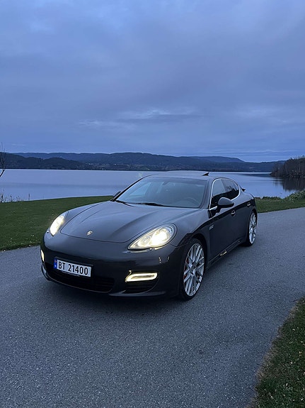 Porsche Panamera 4 of 30