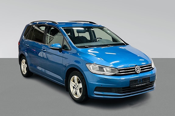 Volkswagen Touran 3 of 5