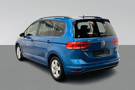 Volkswagen Touran 4 of 5