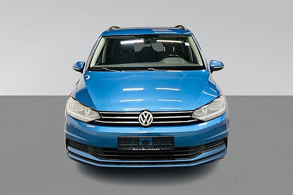 Volkswagen Touran 2 of 5