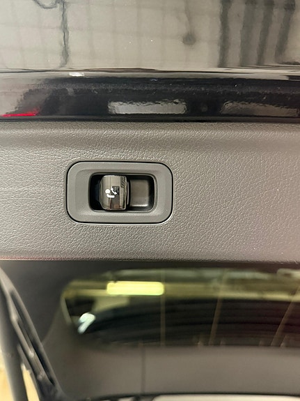 Mercedes-Benz EQE SUV 22 of 25