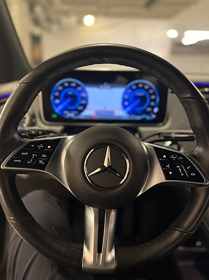 Mercedes-Benz EQE SUV 10 of 25