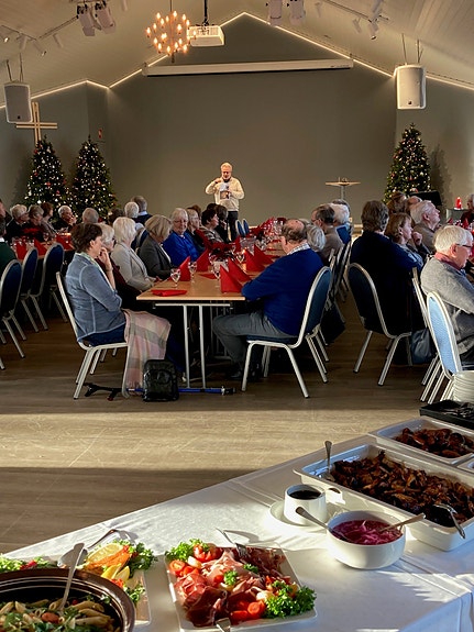 Lunsj til 90 stykker i den store konferansesalen