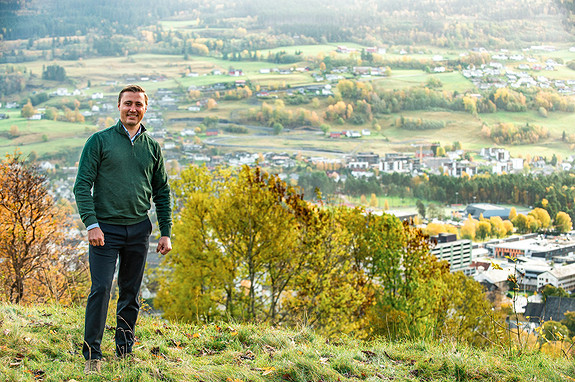 Vegard Fjose og Aktiv Voss trenger flere eiendomsmeglere til å megle på vakre Voss