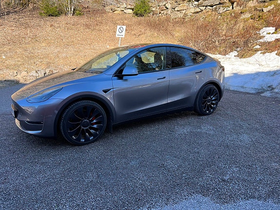 Tesla Model Y 5 of 18