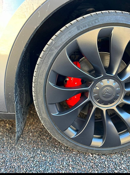 Tesla Model Y 9 of 18