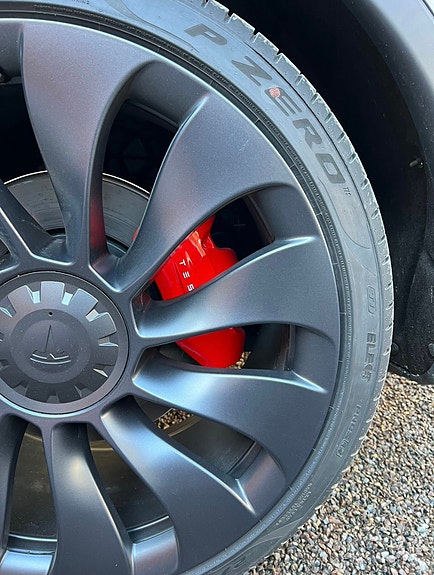 Tesla Model Y 10 of 18